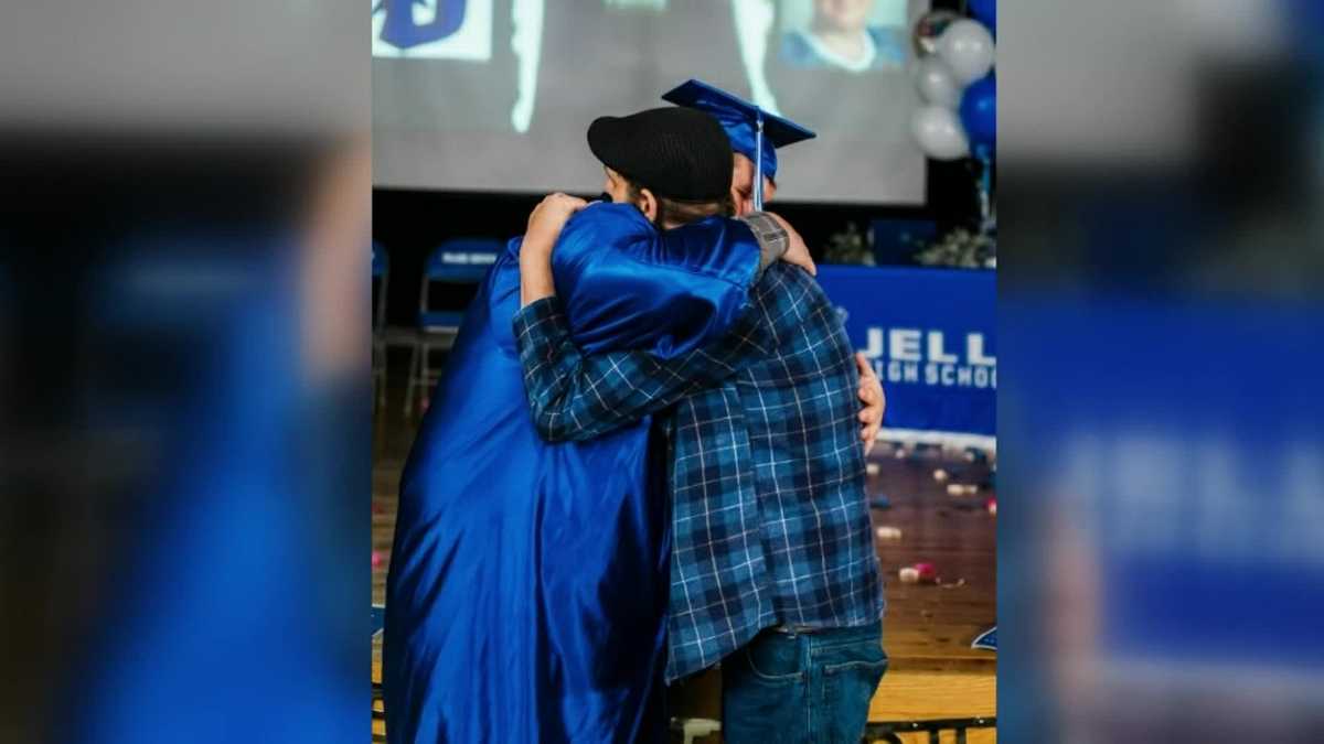 Dying father gets to watch son graduate during special ceremony - WVTM