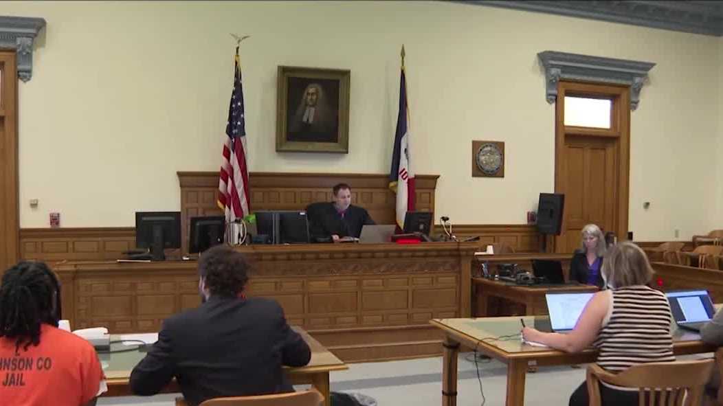 Iowa City Ped Mall shooting suspect requests juvenile trial