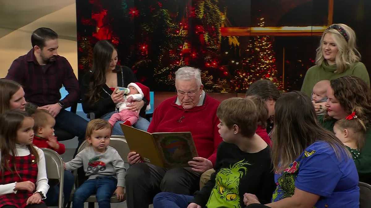 KMBC 9's Larry Moore reads 'Twas the Night Before Christmas'