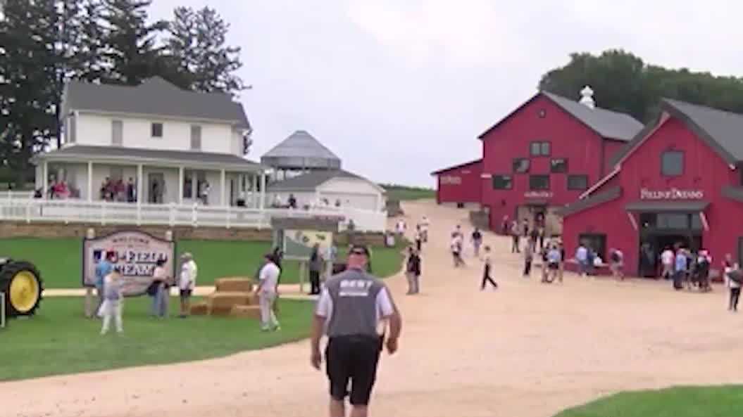 Field of Dreams draws visitors and boosts Dyersville businesses