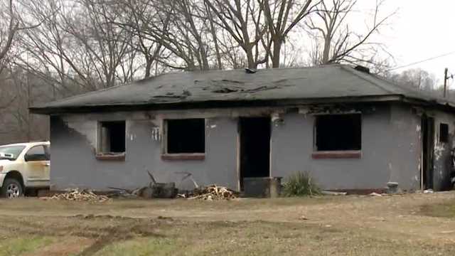 Shepherdsville man punches hole in roof to escape house fire - Vimarsana News