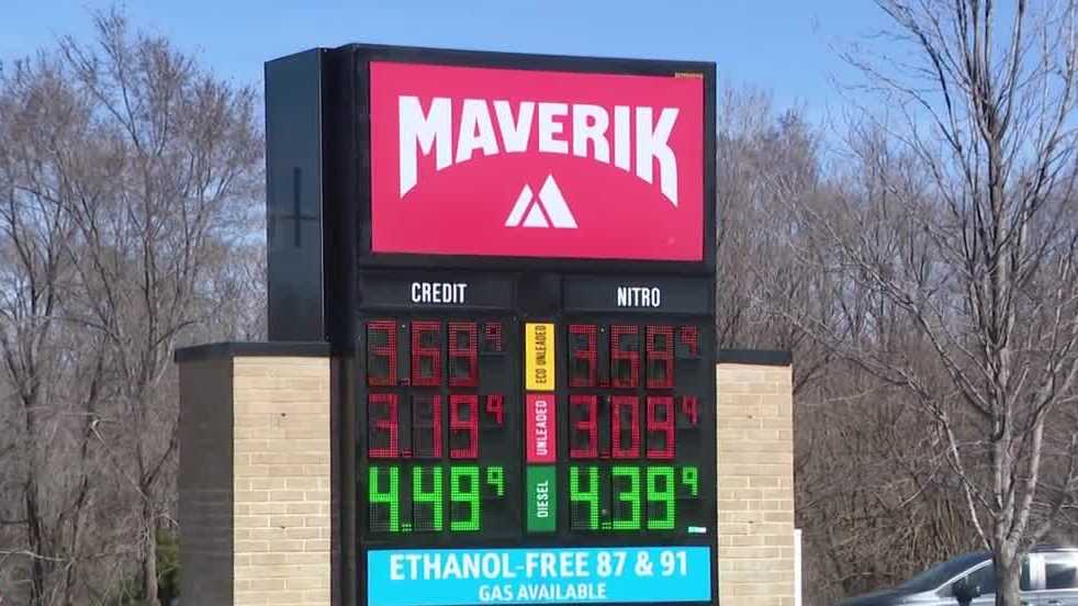 Oil prices surge as war in Iran continues affecting Nebraska and Iowa gas prices