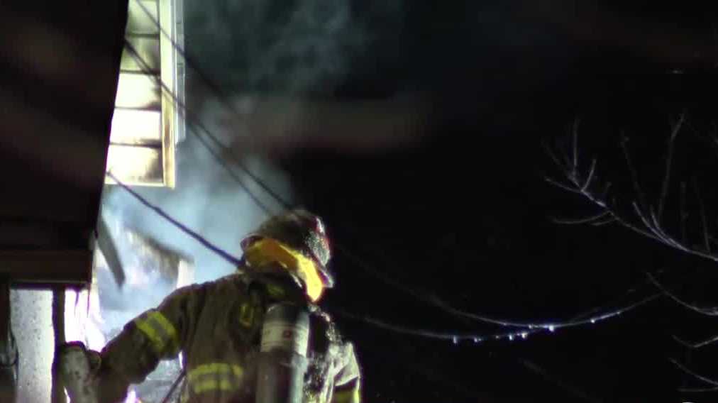 two-people-escape-an-early-morning-house-fire-in-south-omaha