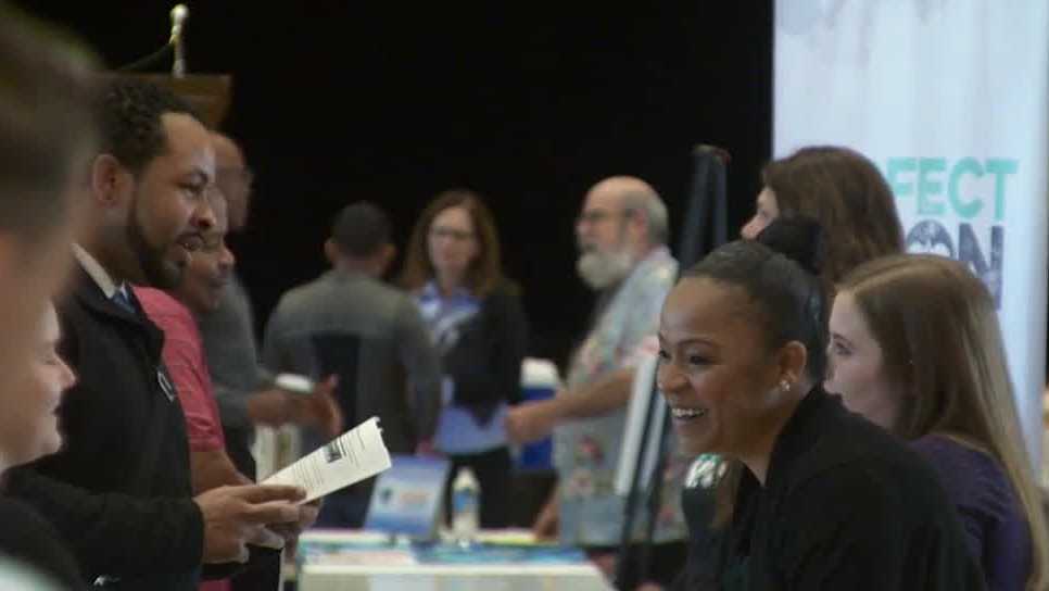 Statesponsored cannabis job fair draws hundreds in Sacramento