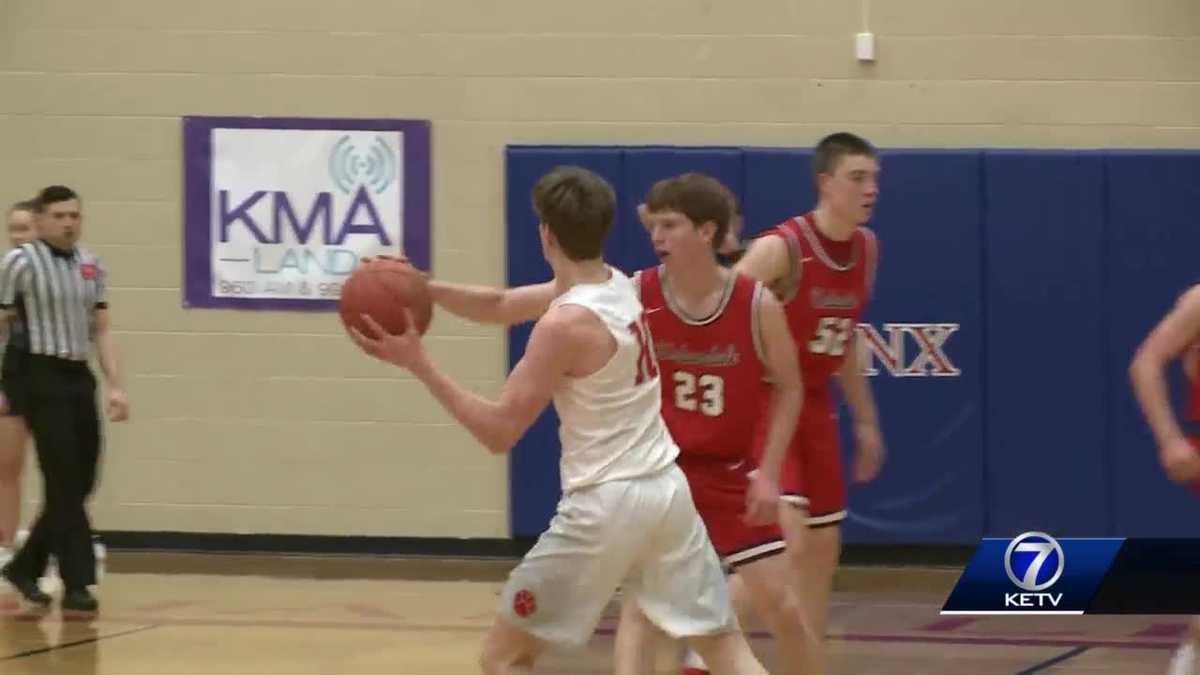 iowa-high-school-boys-basketball-in-substate-semifinal-action