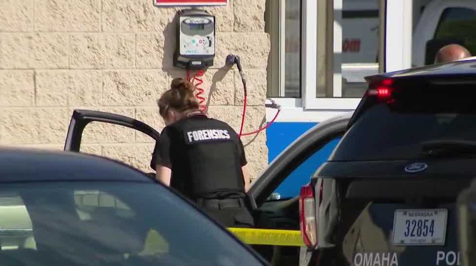Omaha juveniles accused shooting woman in leg outside apartment complex