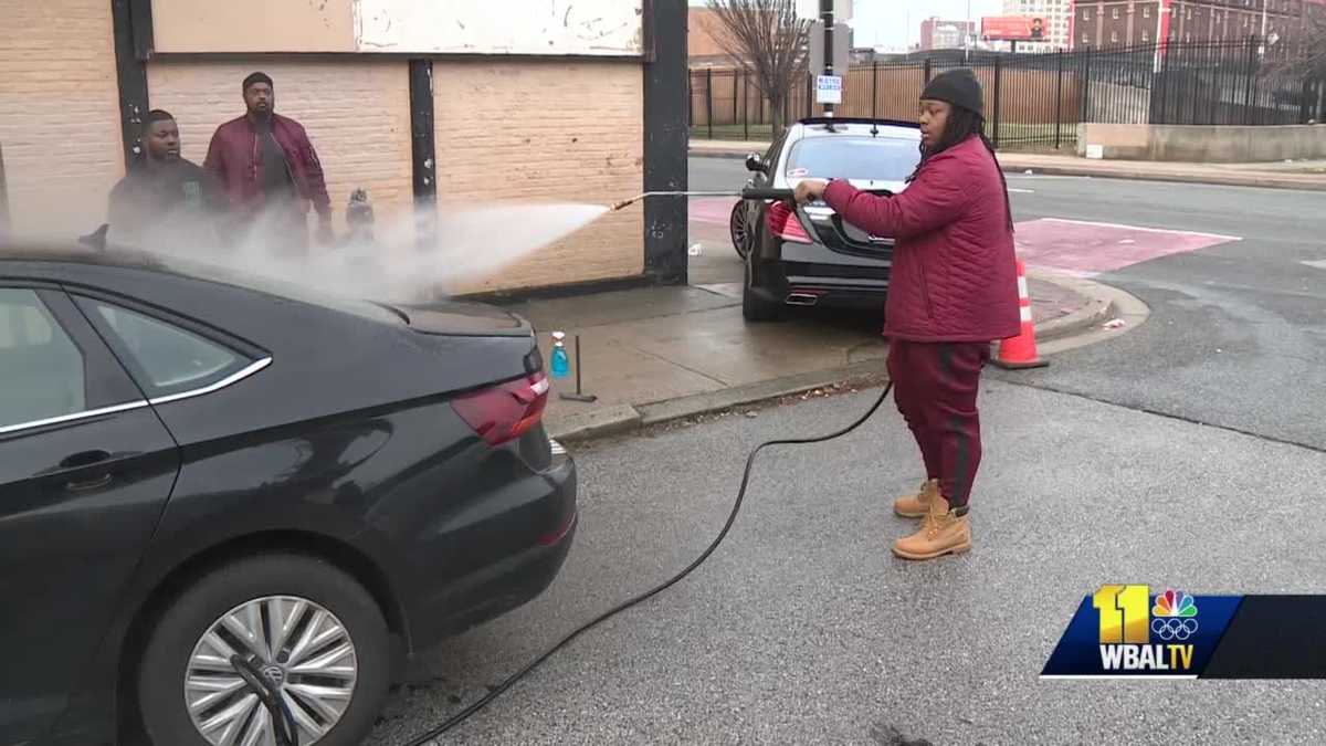 Squeegee boys expand business to wash cars