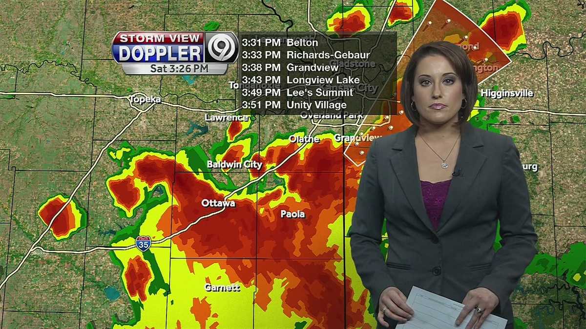 Strong storms move through portions of metro