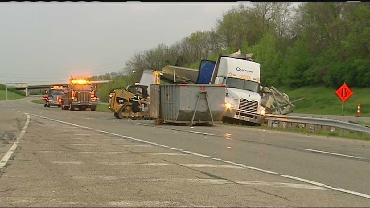 Truck crash closes section of Ronald Reagan Highway