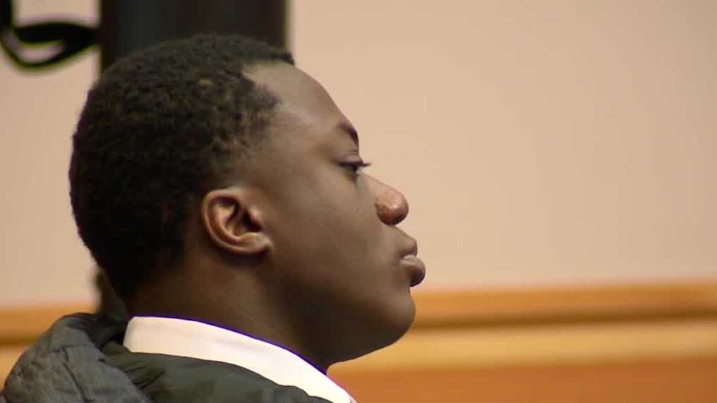 Man convicted of stabbing officers found not guilty by reason of insanity