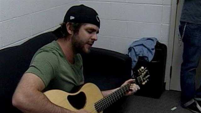 Acoustic: Thomas Rhett plays 'Beer with Jesus'