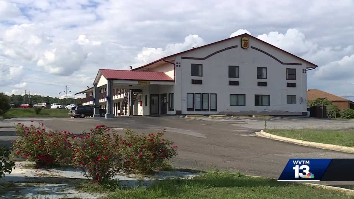 Super 8 Motel where officer killed gets thousands of signatures to be