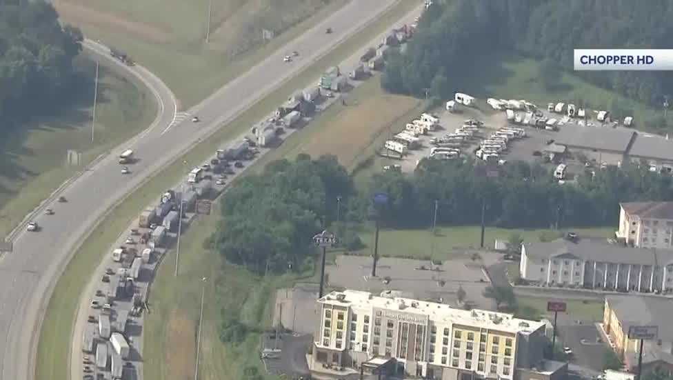 3 semis involved in fatal crash on I-65, closing interstate for hours