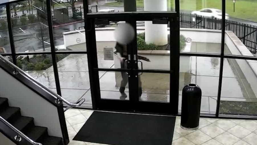 Ukrainian American House security cameras show intruder