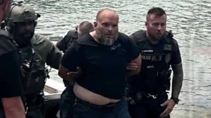 LMPD arrest man after he tried to swim across Ohio River - Vimarsana News