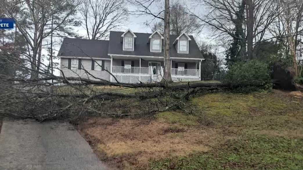 Trussville residents work to clean up damage from EF-0 tornado while ...