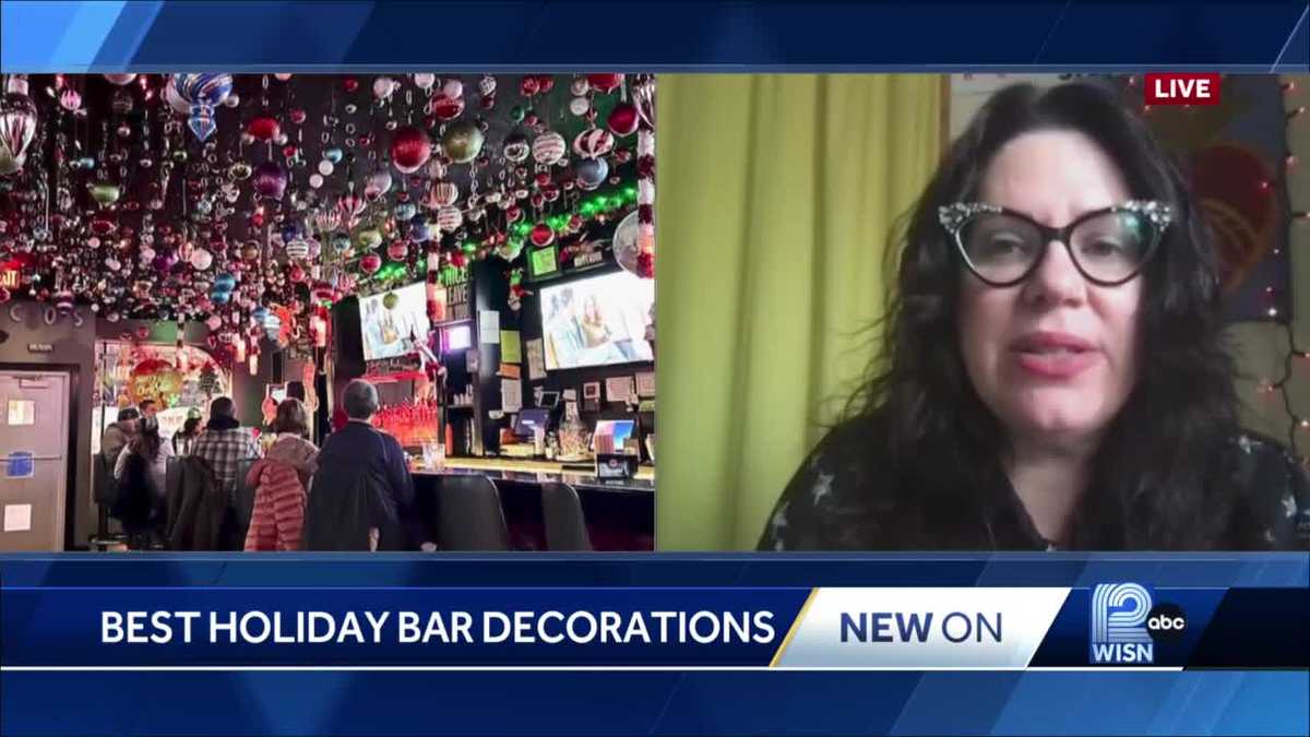 bars-decked-out-for-the-holidays