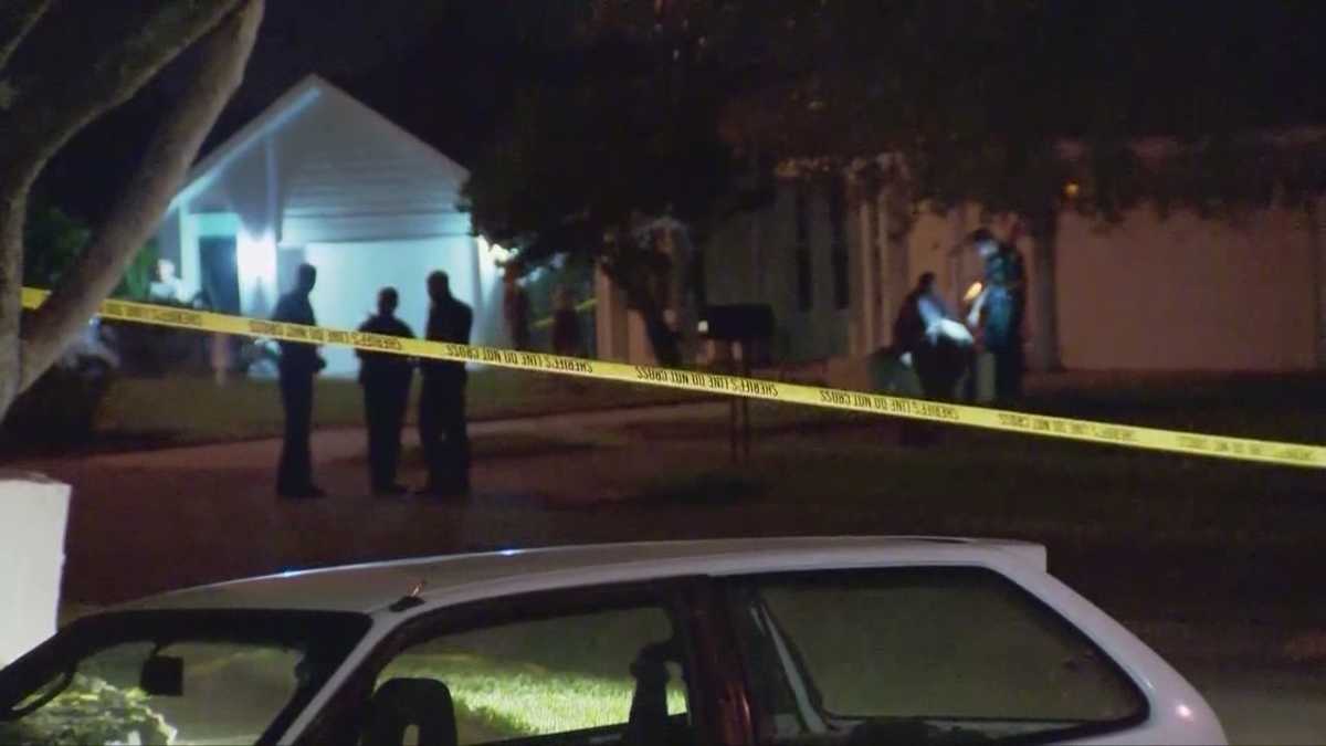 Deputies looking for home invasion, shooting suspects