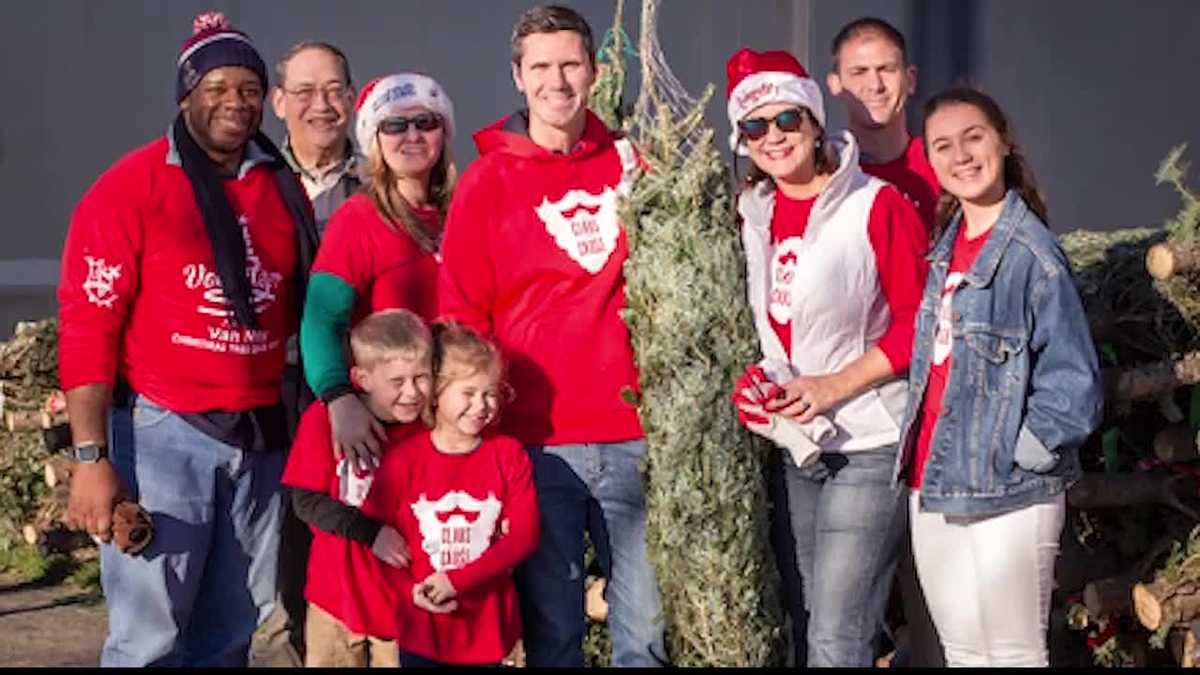 Maine man gives out hundreds of free Christmas trees to families in need