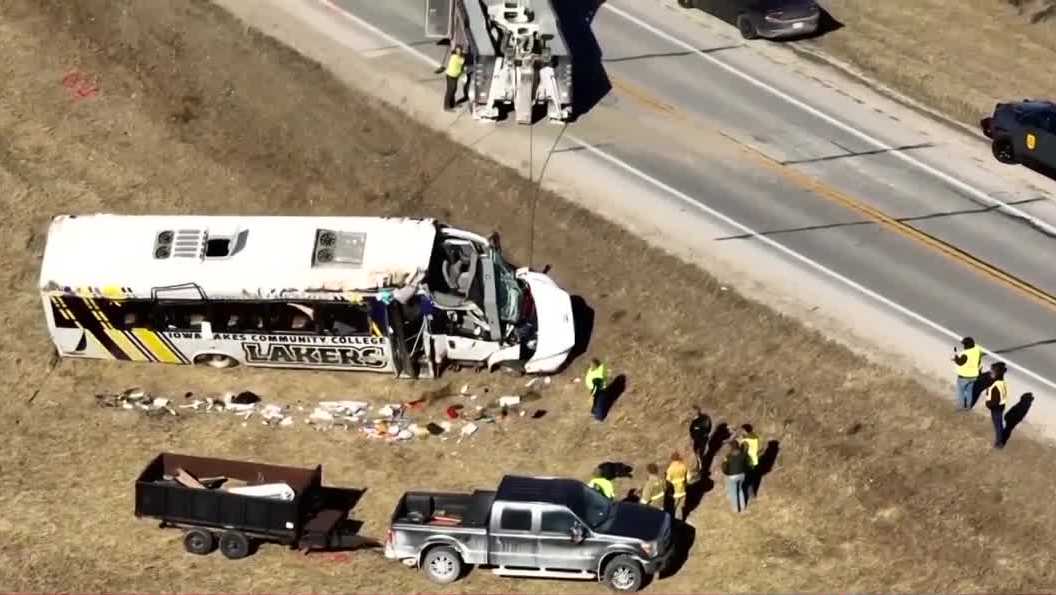 Iowa Lakes baseball team to resume season after fatal bus crash - KCCI
