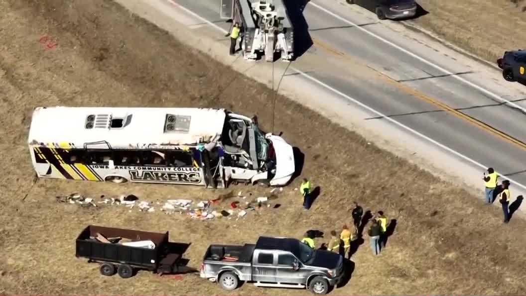 Iowa Lakes baseball team to resume season after fatal bus crash
