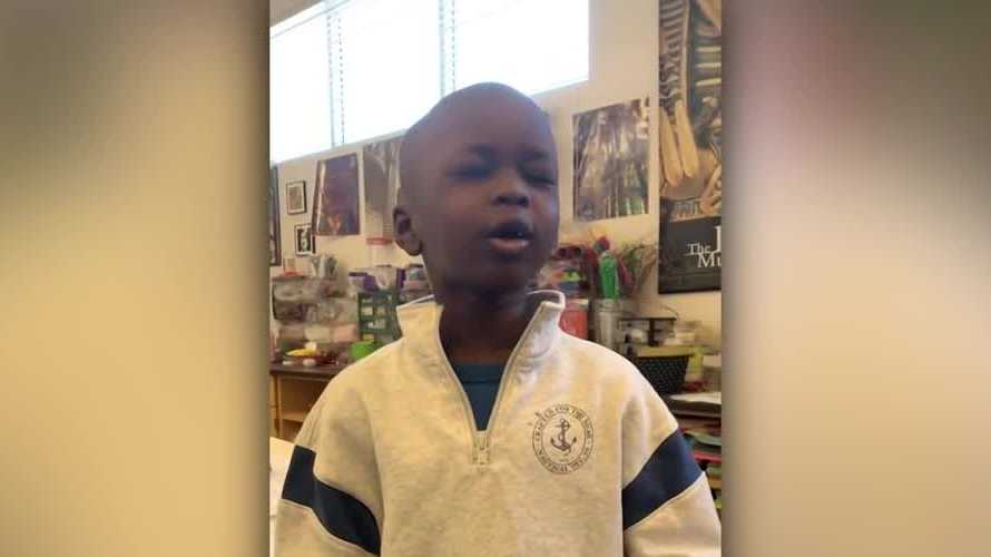 WATCH: Des Moines kindergartener shows off his singing skills in front of class