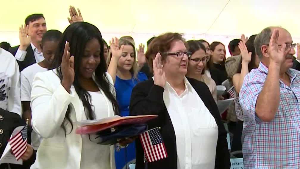 73 people sworn in as US citizens on July 4 in New Hampshire - Vimarsana News