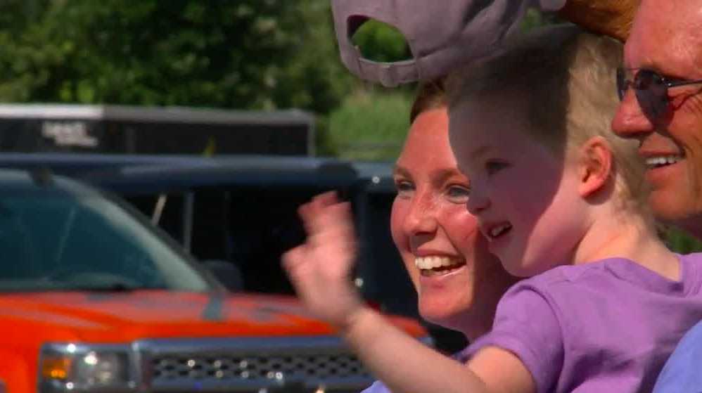 Iowa girl with brain cancer receives camper from Make-A-Wish - Vimarsana News