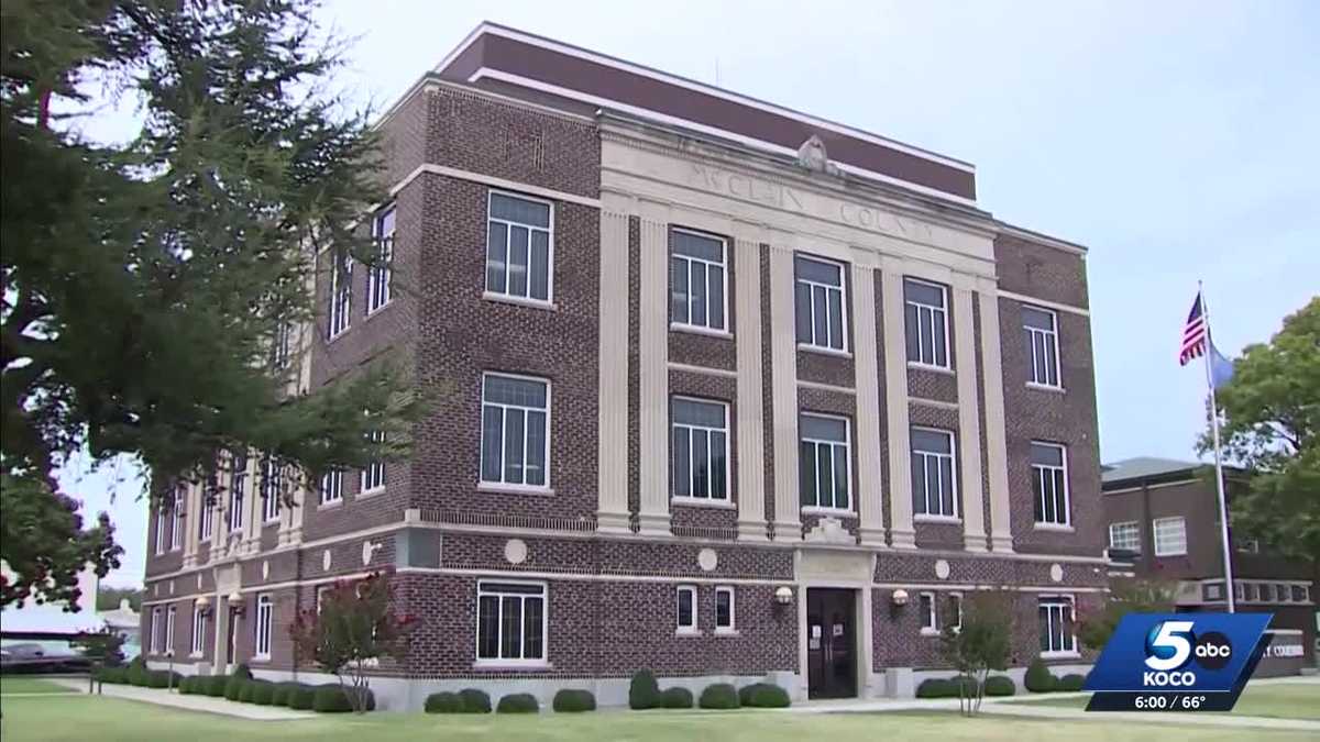 Former Oklahoma school resource officer charged for failing to report child abuse