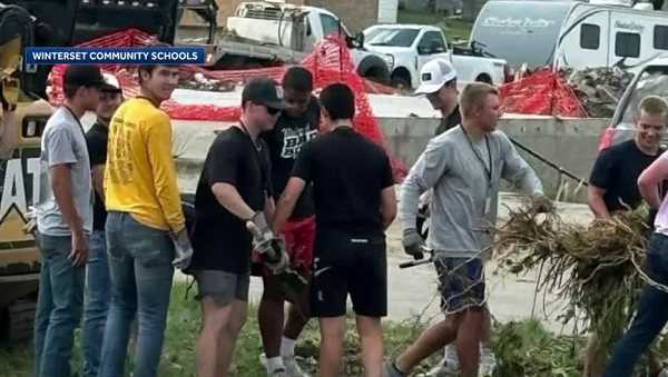 greenfield, iowa tornado: winterset high school baseball players help clean up