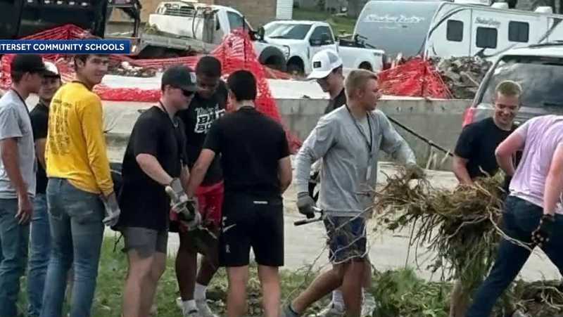 'Hearts are with Greenfield': Winterset high school baseball players help clean up