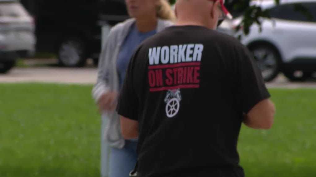 Premier-Midwest, Teamsters strike sees 'a little movement'; Some boycotting distributor