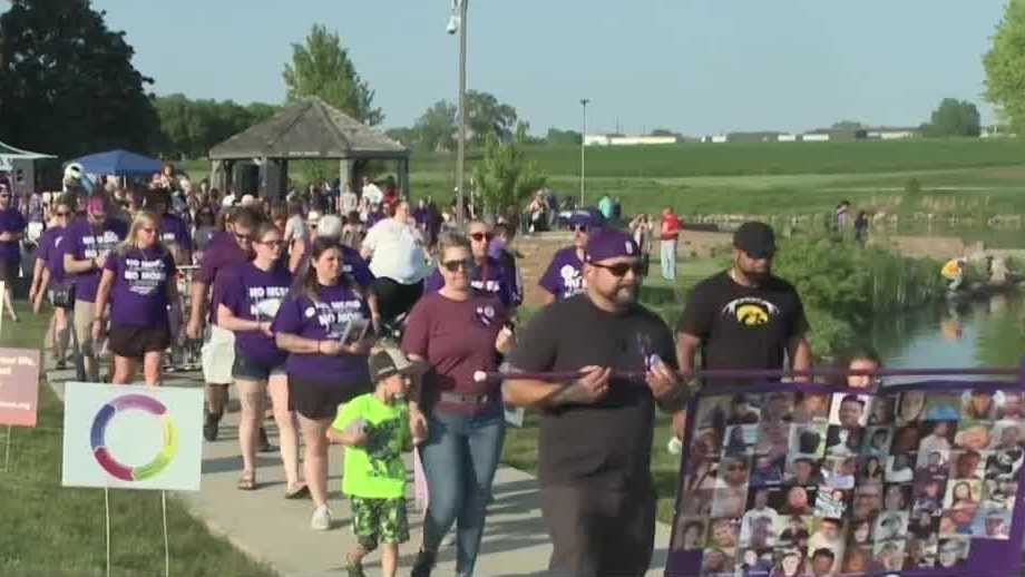 Hundreds join together in Ankeny for Steps of Hope overdose awareness walk