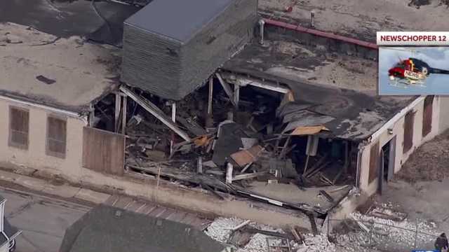 Building collapses into Milwaukee street
