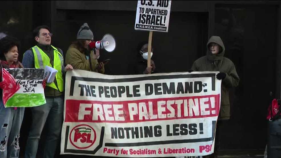 匹兹堡市中心抗议呼吁停止哈马斯和以色列之间的敌对行动