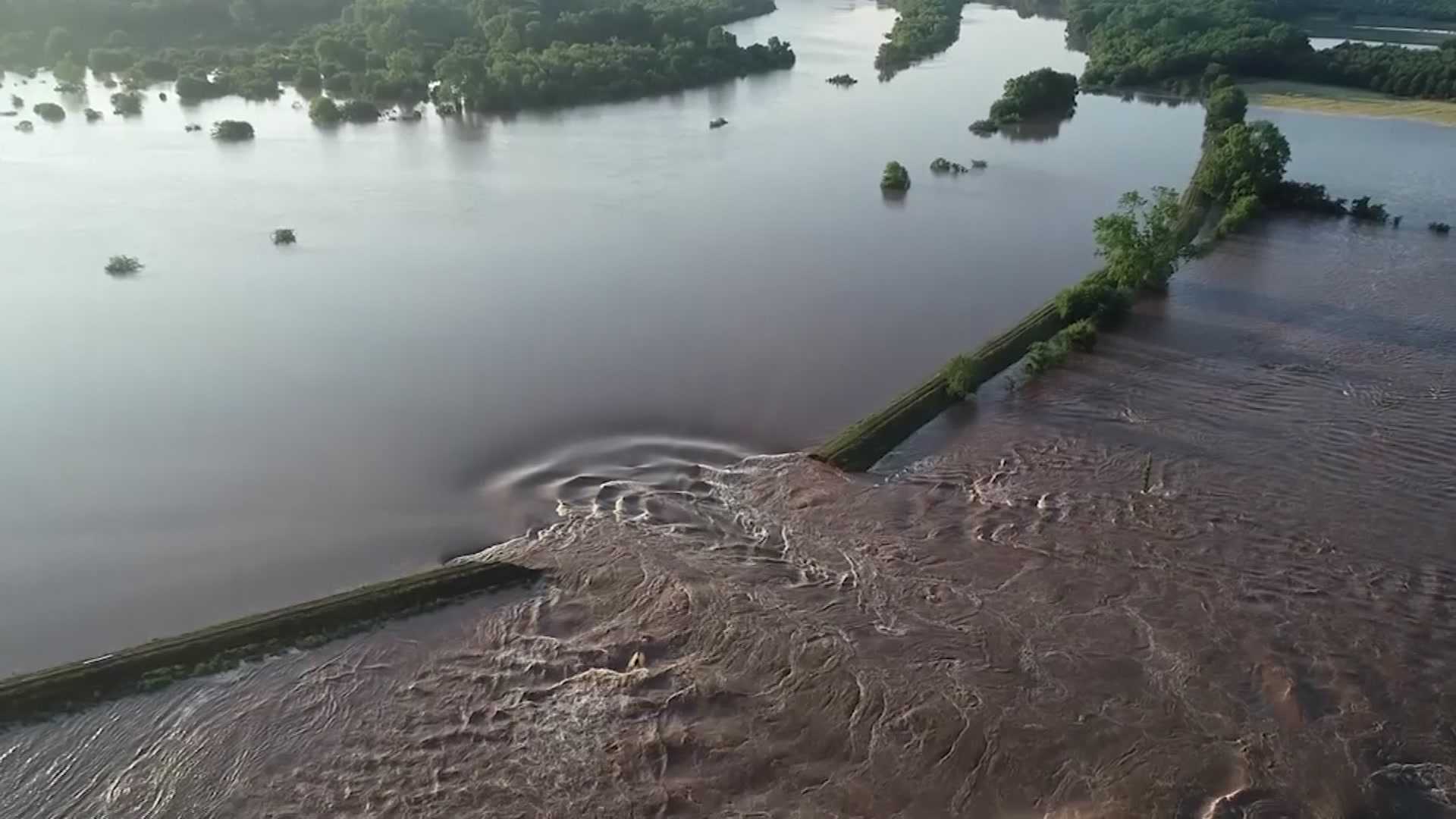 Record Flooding Causes 40-foot Hole In Arkansas River Levee