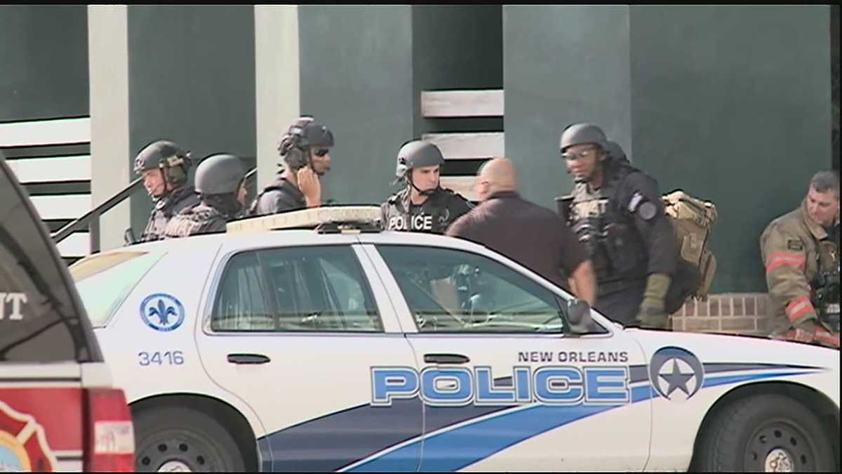 1 dead, 1 injured in standoff with New Orleans SWAT team at downtown hotel