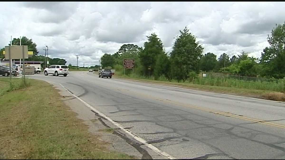 Part of Laurens highway closed
