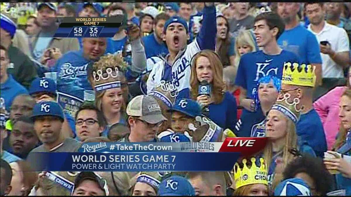 Kansas City Royals fans react during baseball's World Series Game 7 watch  party at The Kansas City Power & Light District