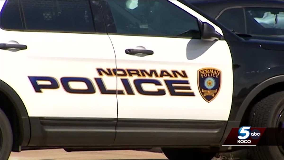 1 person dies after car collides with tree in Norman