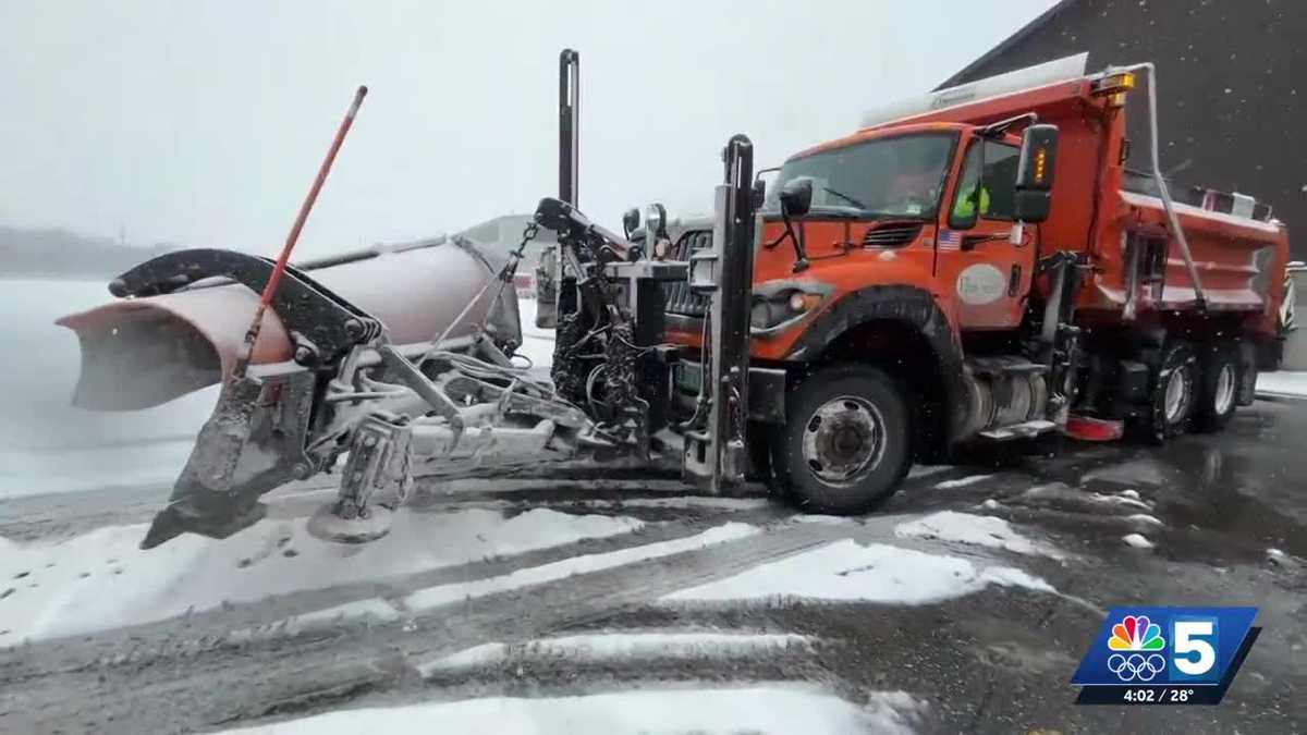 VTrans works throughout the day as snow creates slick evening commute