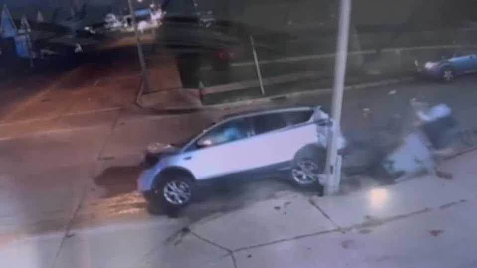 Milwaukee police chase ends with crash onto sidewalk