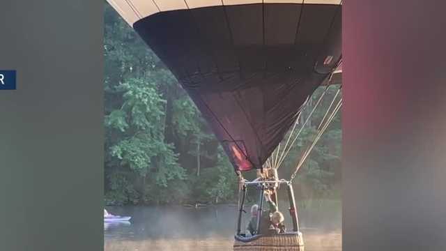 Kayakers help hot air balloon lift off in Pittsfield, NH - Vimarsana News