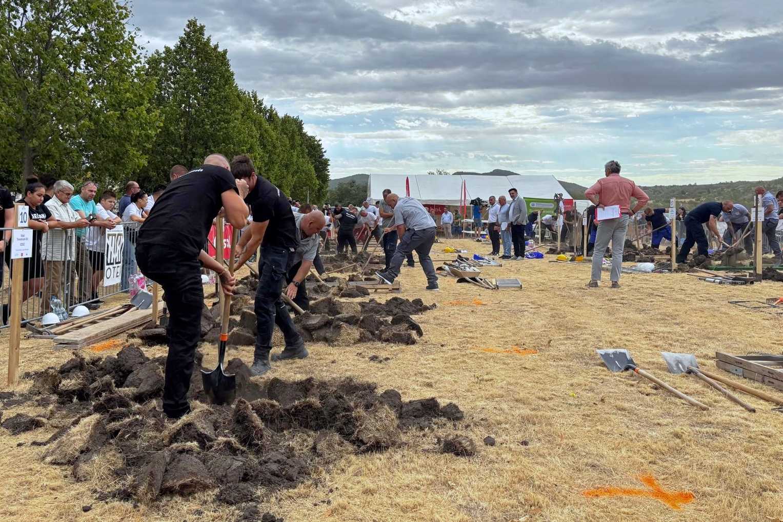Hungary grave-digging contest brings out competitors