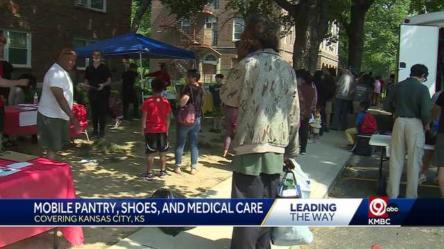 Pop-up food pantry in Kansas City, Kan., held - Vimarsana News