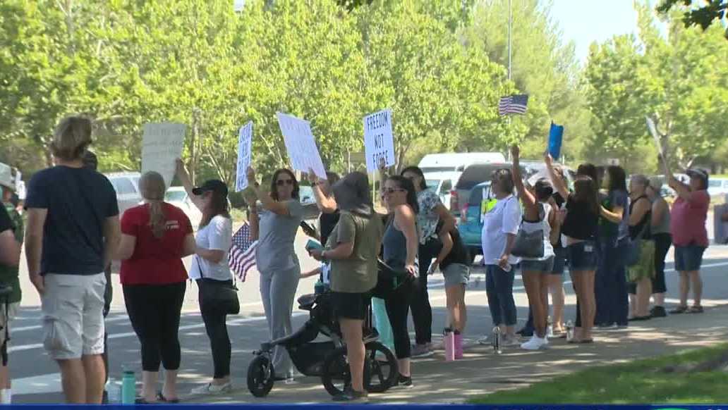 az-news-ai.blogspot.com - Group outside Kaiser hospital in Roseville protests mandatory vaccinations - KCRA Sacramento