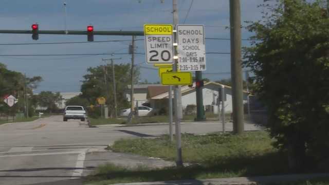 Police: Teenager escapes attempted abduction near school bus stop in ...