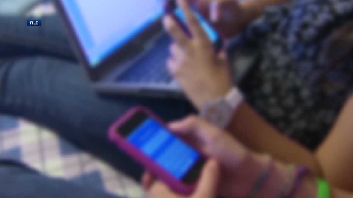 Oklahoma schools report success with new cellphone policy