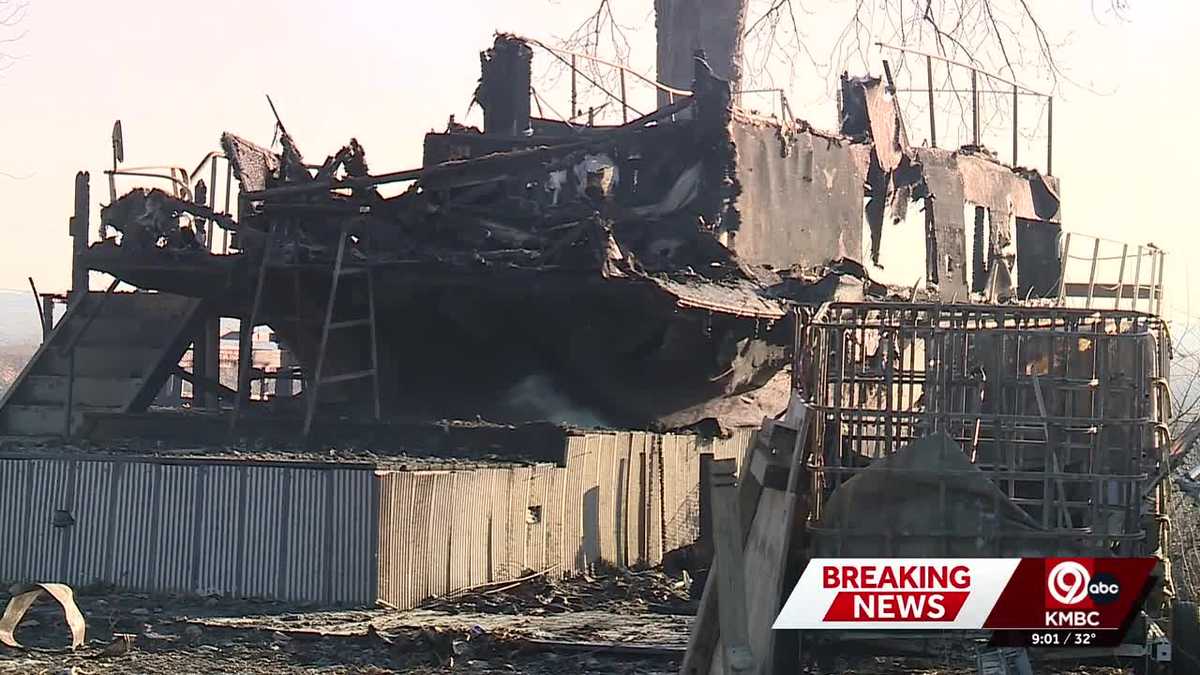 Wildfire near Sunshine Lake displaces families in Ray County
