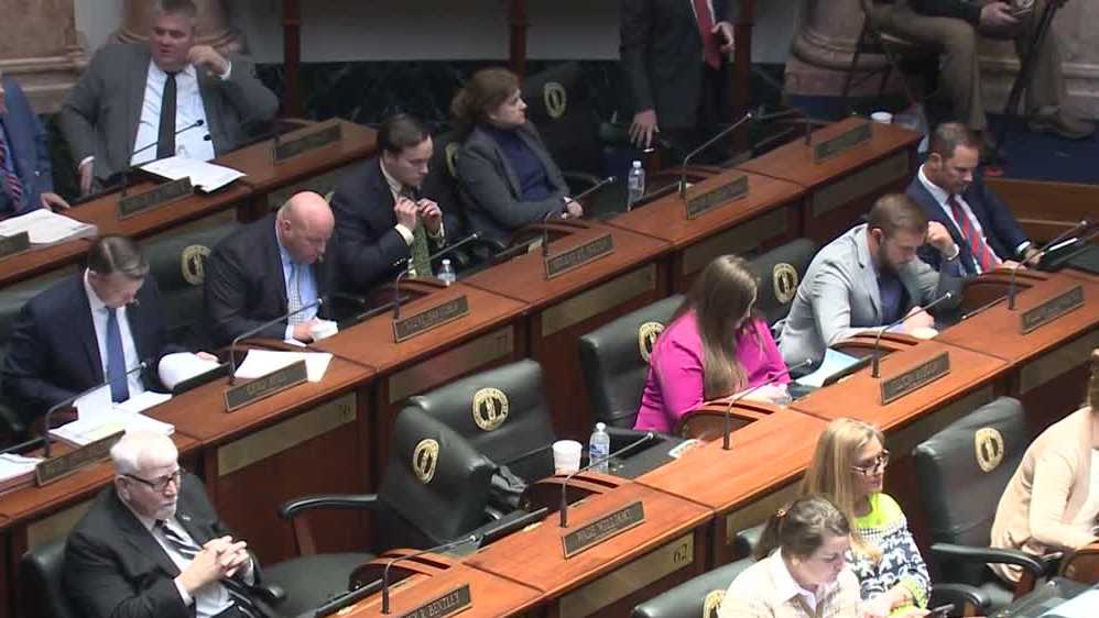 Republican lawmakers hold slew of votes to override Beshear vetoes